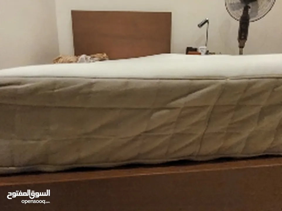 هيكل سرير،, -بني,  + قاعدة سرير مُفصّل0 سمصندوقي تخزين + مرتبة  صلبة بارتفاع 20 س )ikea)  ‎   د.أ