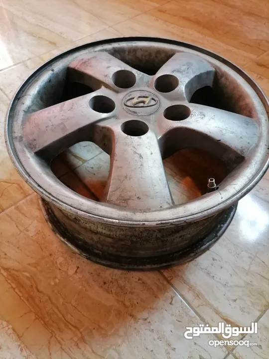جنط باص H100 بحالة جيدة للبيع بسعر 50