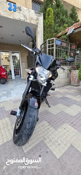 دراجة ابريليا 750 cc بحالة ممتازة 2016 ماشية 24000 فقط مالك ثاني صيانة دورية في الشركة 3200 دينار