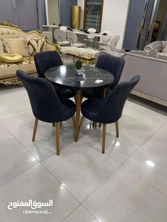 طاولة سفرة مع 4 كراسي