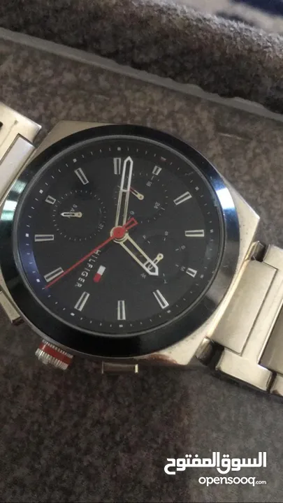 ساعة تومي هلفيغر اصلي تايم سينتر مستخدمه كفالتها ساريه لغاية سنه