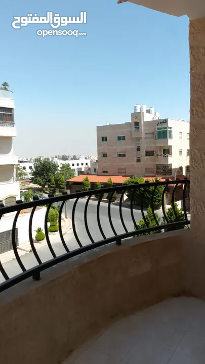 شقة للايجار بالقرب من مدارس الاتحاد