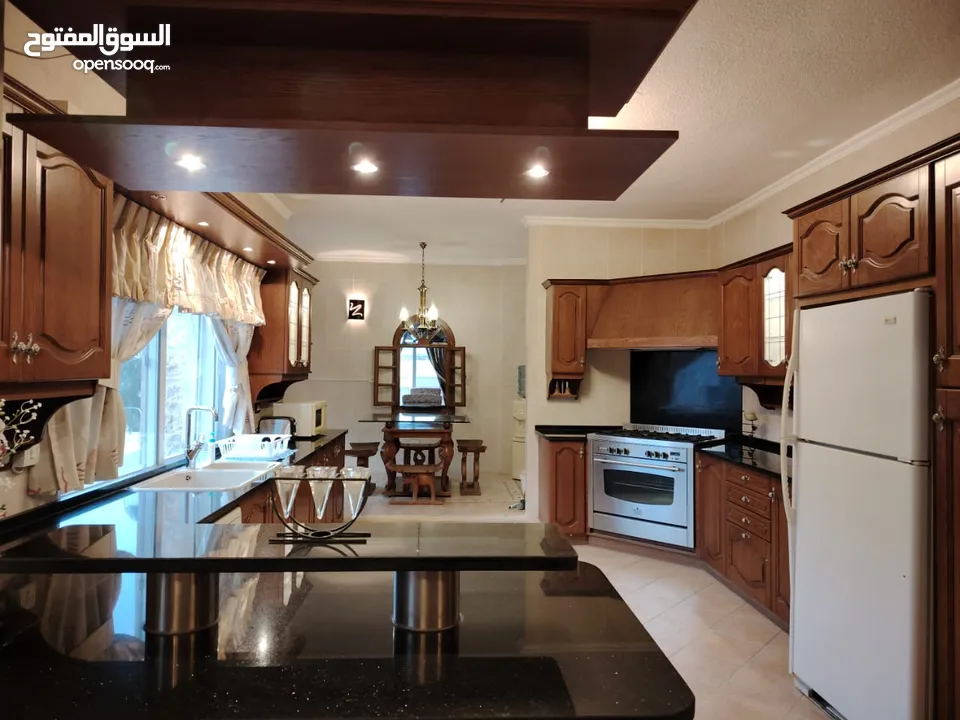 شقة مميزة للبيع في عبدون - طابق ثالث