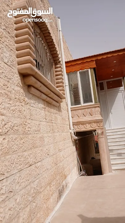فيلا مميزة مع رووف   للاستثمار والايجار قريبة من شارع المطاعم وبالقرب من مدينة الجبيهة الترويحية