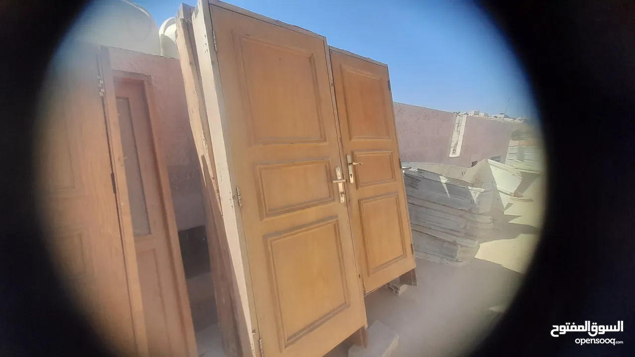 ابواب خشب صلد مع الحلق للبيع