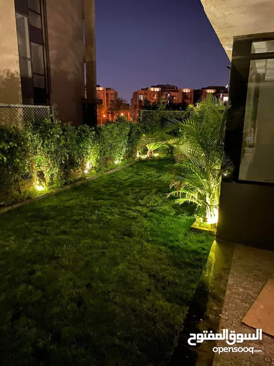 شقة بحديقة مدخل خاص للبيع في التجمع الخآمس استلام فوري بالتقسيط