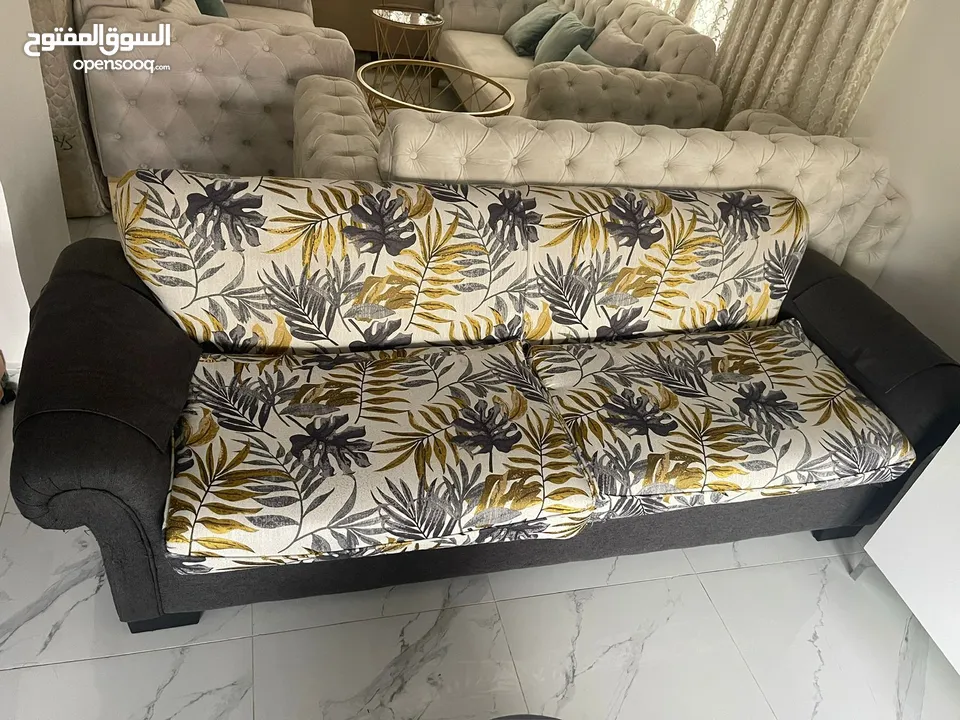 عفش بيت للبيع (كنب، طاولة تلفزيون، طاولات وسطية، برادي، مكيف، مغسلة،)
