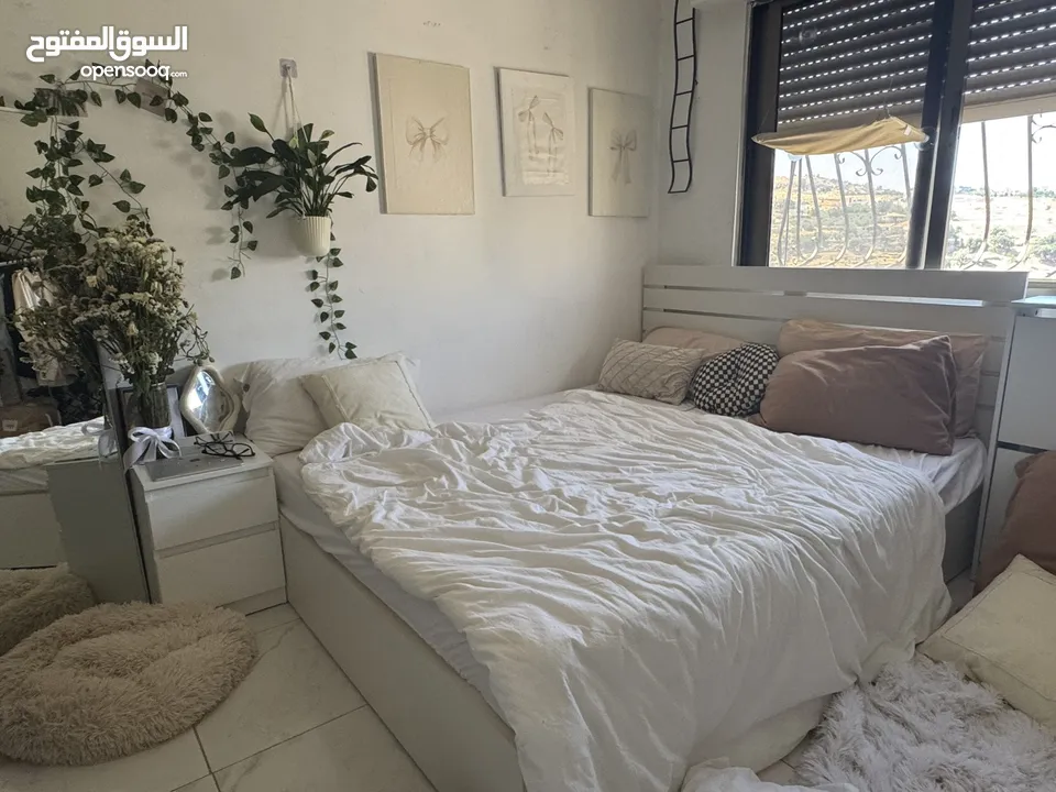 تخت تفصيل للبيع بحاله ممتاز ونظيف خشب ثقيل وقوي وواسع ويعطي منظر جميل للغرفه ومريح
