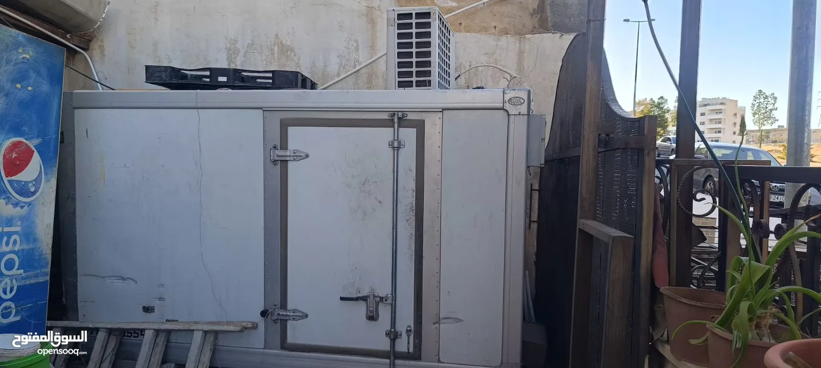 ثلاجات عدد 2 تصلح لملحمه او مول او مشغل حلويات او مطاعم