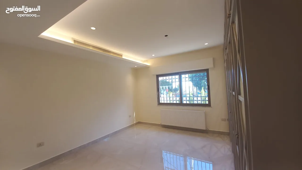 شقة شبة غير مفروشة للايجار في عبدون  ( Property 40576 ) سنوي فقط