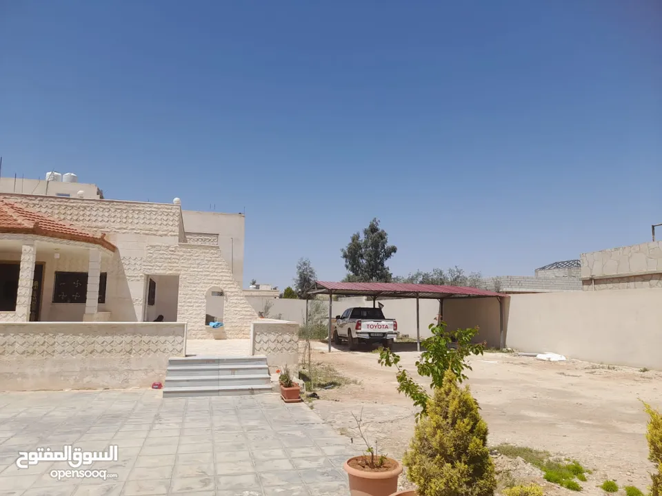 بيت كبير عائلي مستقل البيت تبارك الرحمن عن قصر في المفرق الزعتري