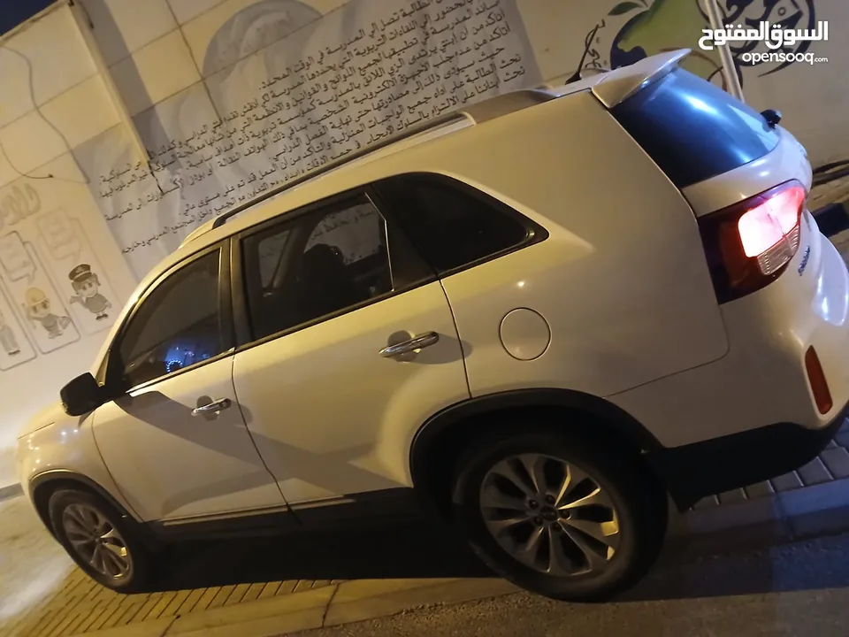 كيا  نظيفه جدا ماشيه 150 مبيمه مسجله الى شهر سته 2026 شاشه وميكف بااااارد وكل شي تمام