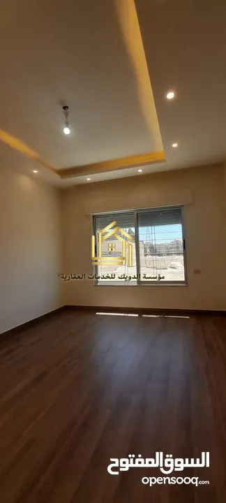 شقة فاخرة - ضاحية النخيل - 4نوم - 225م - ارضية - ترس بإطلالــــه مميزه - قرب الخدمات