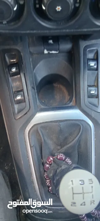 للبيع بسعر مغري جدا جدا ستروين اليزية يد اولى المالك الاول بالرخصه لون اسود دهان شركه خدوش عادية ب