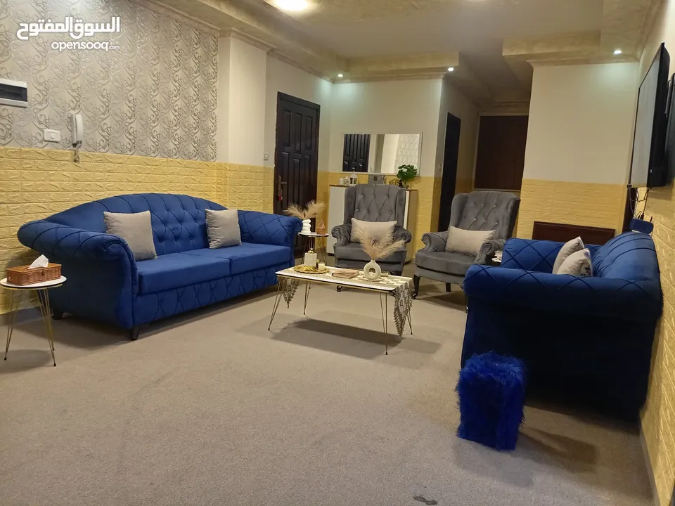 طقم كنب فاخراااا تفصيل استعمال عرسان شهرين فقط خشب سويد كامل للبيع