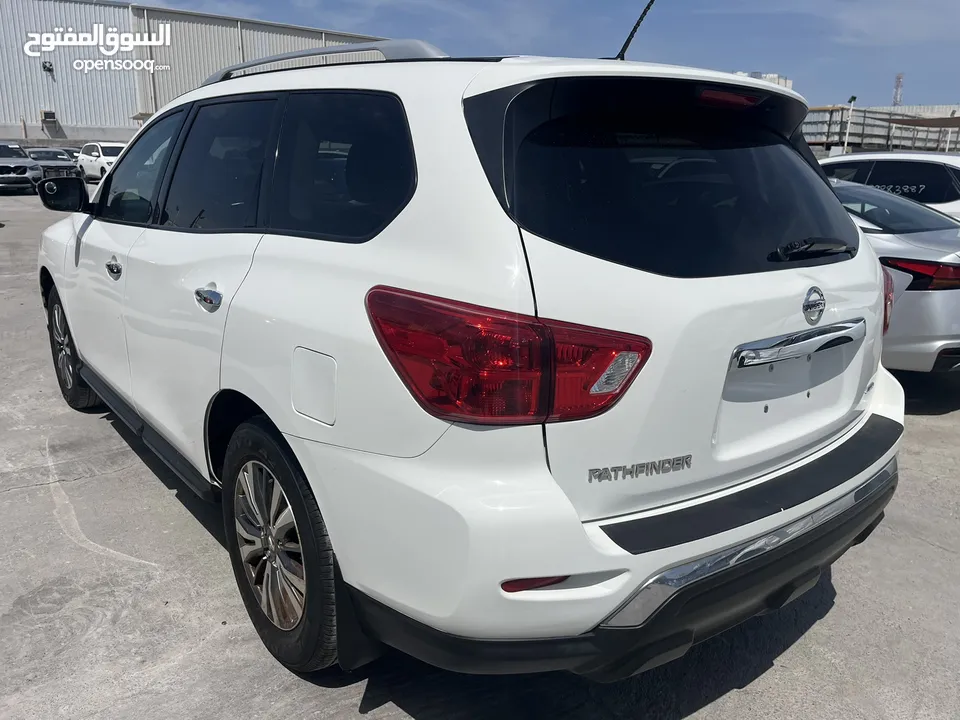 2018 Nissan pathfinder SV