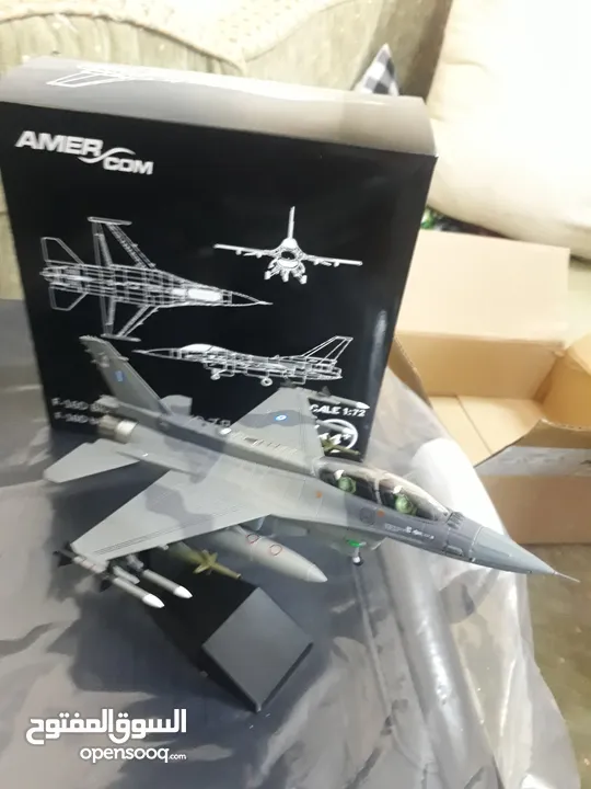 نموذج طائرة حديد F16