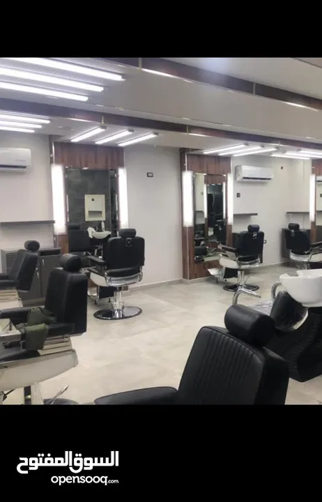 محل حلاقة رجالي للبيع / طلوع بلديه الجبيهه بالقرب من بنك الإسكان