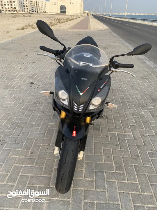 Aprilia Tuono V4