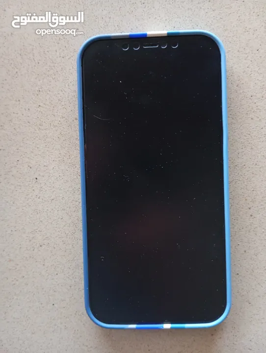 جهاز ايفون 12 برو ماكس مستعمل بحاله ممتازه للبيع مع كافر اثنين و سماعة ايفون اير بودز و شاحن