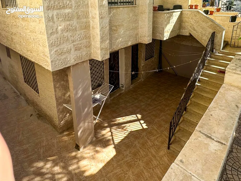 شقة شبه ارضي الحي الجنوبي بالقرب من مستشفى بديعة مساحة 90 متر مربع بسعر مغري
