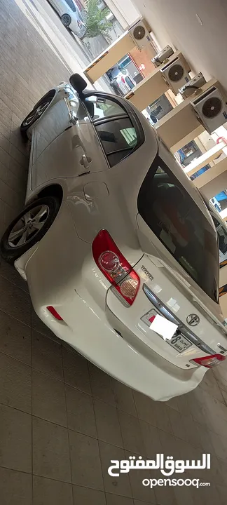 بدل مع سيارة تايوتا راف فود مديل 2013