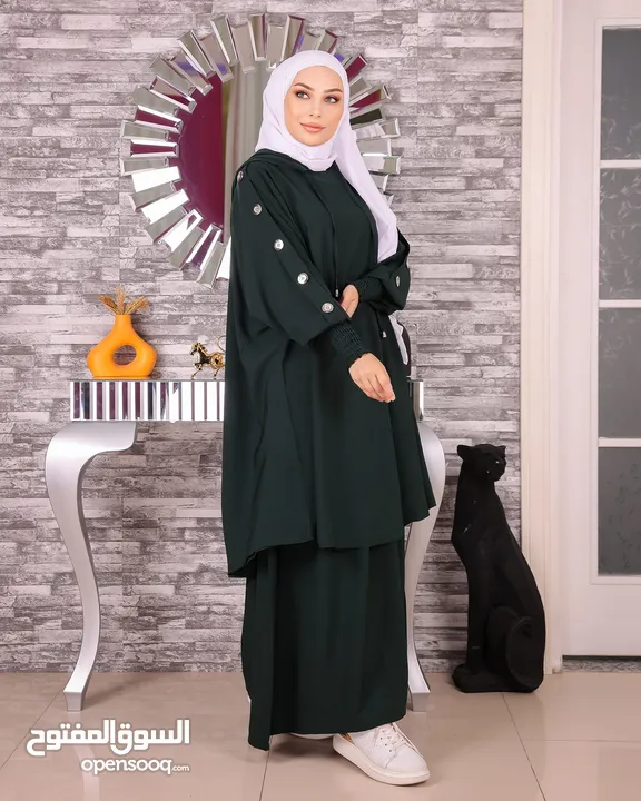 عباية موديل 2025 ساترة فضفاضة قماش حرير المدينة بمقاسات متعددة وألوان زاهية