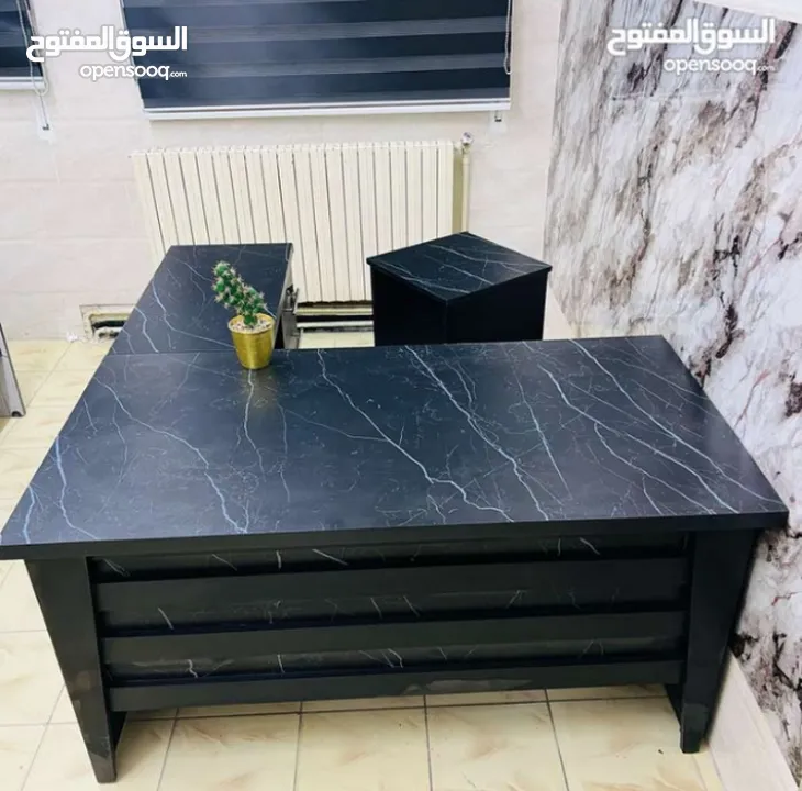 مكتب اداري مميز 140*70 تفصيل خشب لامينت مستورد مكفول بسعر المصنع موديلات فخمه مميزة بأقل الاسعار