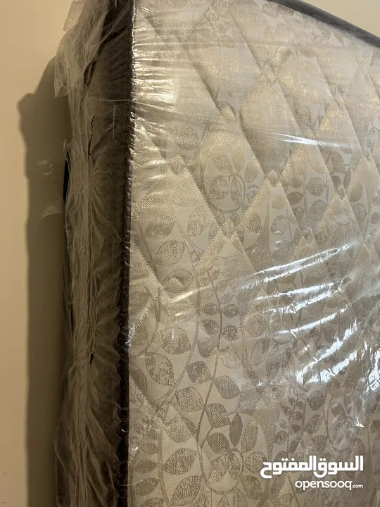 مكتبتين وسرير وطاولات جانبيه أمريكي بسعر مغريه