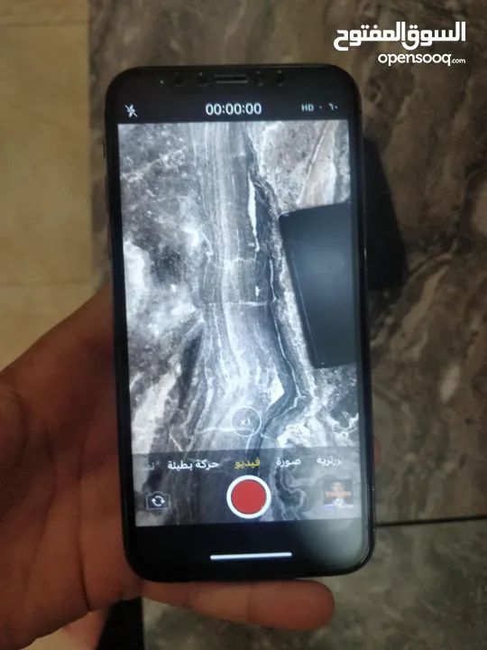 هاتف ايفون X نظيف جدا استعمال شهرين  مش مغير اشي.  بطاريه 99. غير قابل للبدل   اقرا الوصف