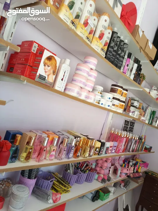 محل عطور مكياج واكسسوارات وهدايا  للبيع