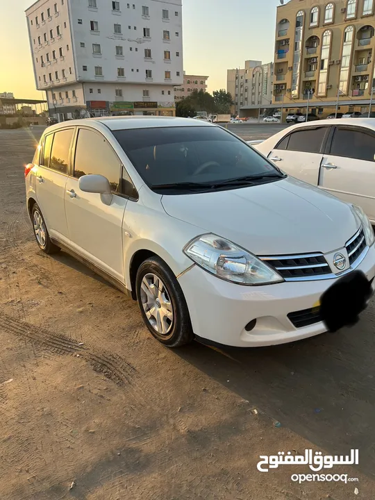 Nissan Tiida 2009 (hatchback)