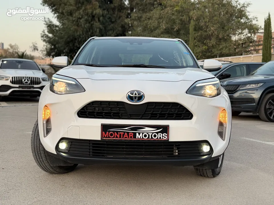 تويوتا ياريس كروس ترخيص 2022 محرك 1500 هايبرد جير أوتوماتيك 172 حصان