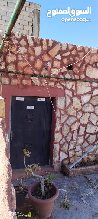 قفقفا 13 دنم منطقة مزارع وشاليهات وطبيعة خلابة مسيجة جدار حجر
