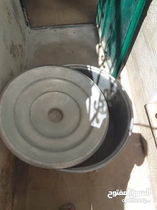 طناجر عدد 2 كبيرة للطبخ و غاز