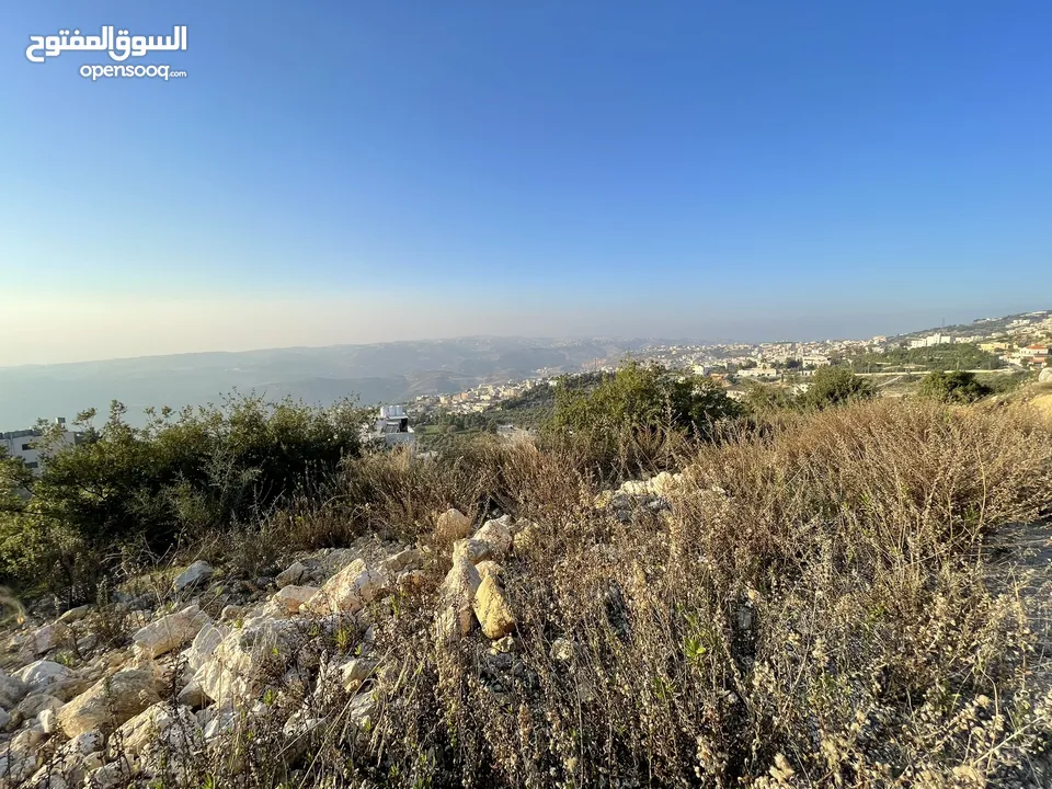 أرض للبيع في ماحص 774 م ذات اطلاله غربيه عاليه لايمكن  حجبها تبعد عن دابوق 10 دقائق فوق فلل الشامي
