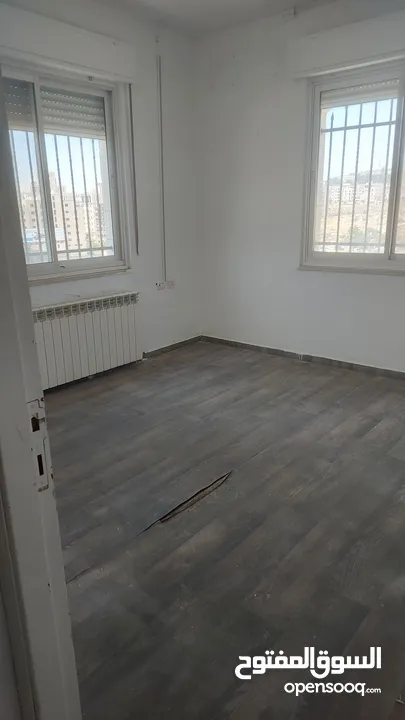 مكتب للايجار في البيره شارع القدس