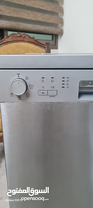 جلايه صحون وكاسات وطناجر وسكاكين وملاعق وغيرها