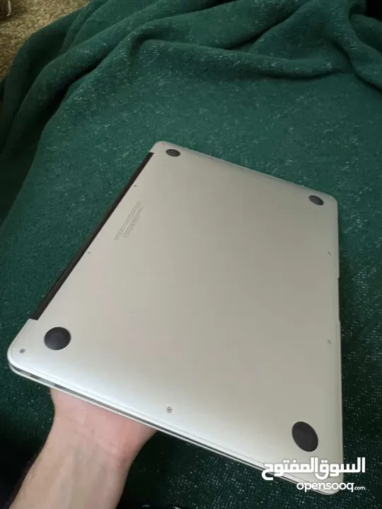 Macbook Air 2017مستعمل بحاله ممتازه ونظيف جدا عليه نظامين الماك و الويندوز