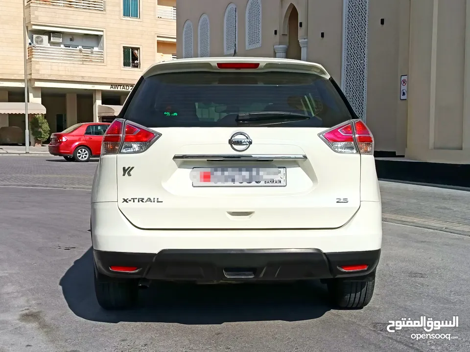 NISSAN X-TRAIL 2016 2.5L MID OPTION SINGLE OWNED COMPACT SUV IN EXCELLENT CONDITION FOR SALE