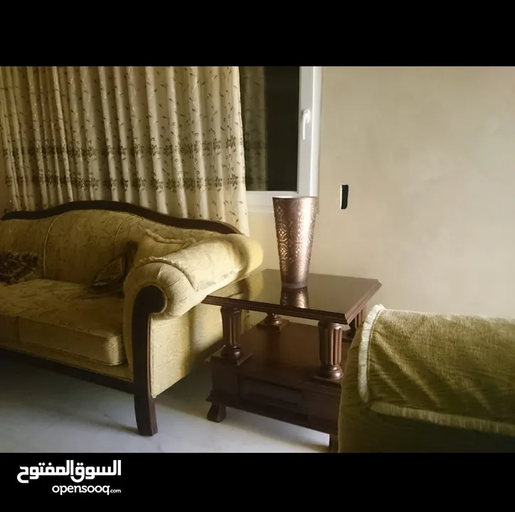 طقم ضيوف حفر  للبيع عدد 8 لون ذهبي بارد  مستعمل  استعمال بسيط السعر قابل للتفاوض  الطقم لا يوجد معه