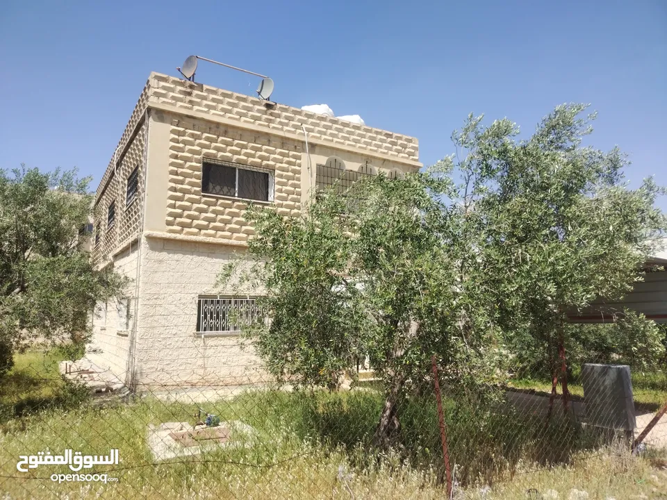 بيت طابقين للبيع
