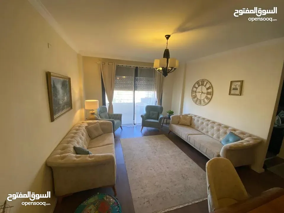 شقة مميزة للبيع  بإطلالة خلابة