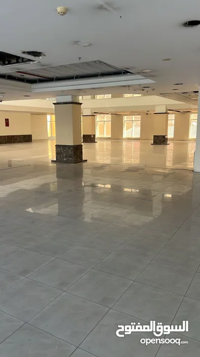 مجمع تجاري  ضخم جدا  للبيع في أفضل مواقع خلدا موقع حيوي ممتاز