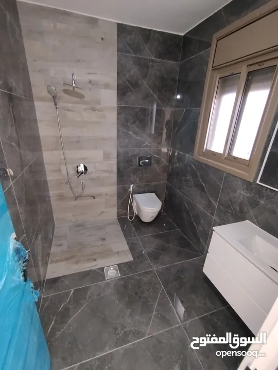 شقه مع حديقه للبيع