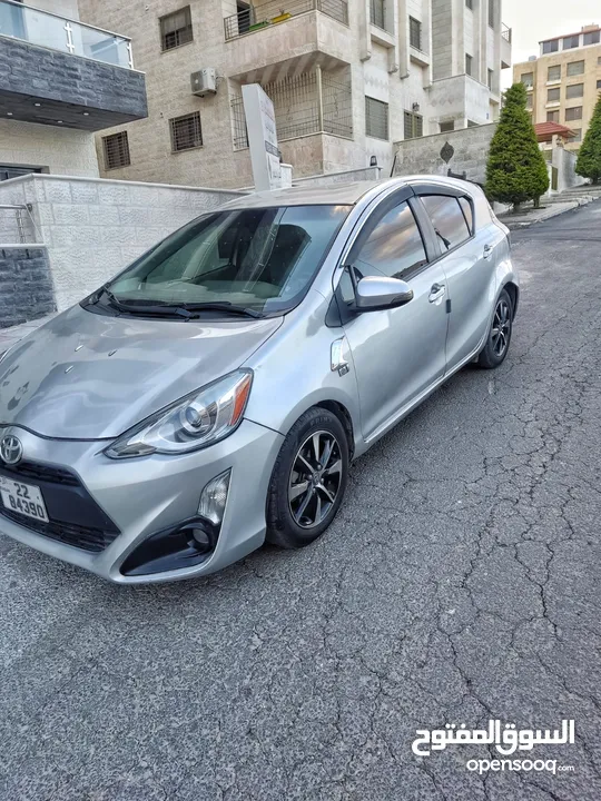 تويوتا بريوس س Toyota prius c للبيع