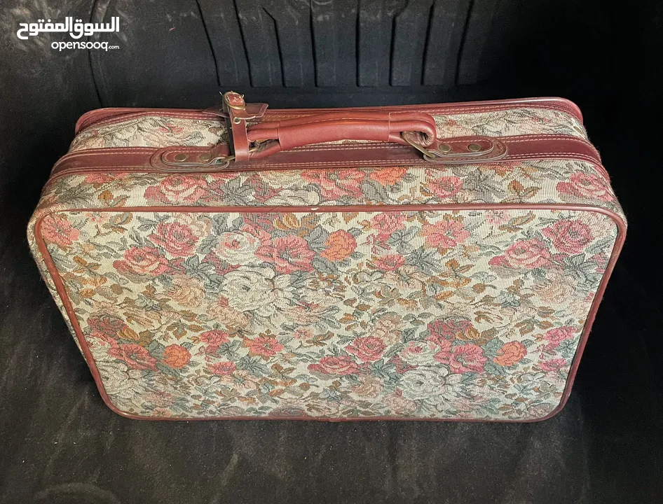 شنط سفر وحقائب قديمة ونادرة.