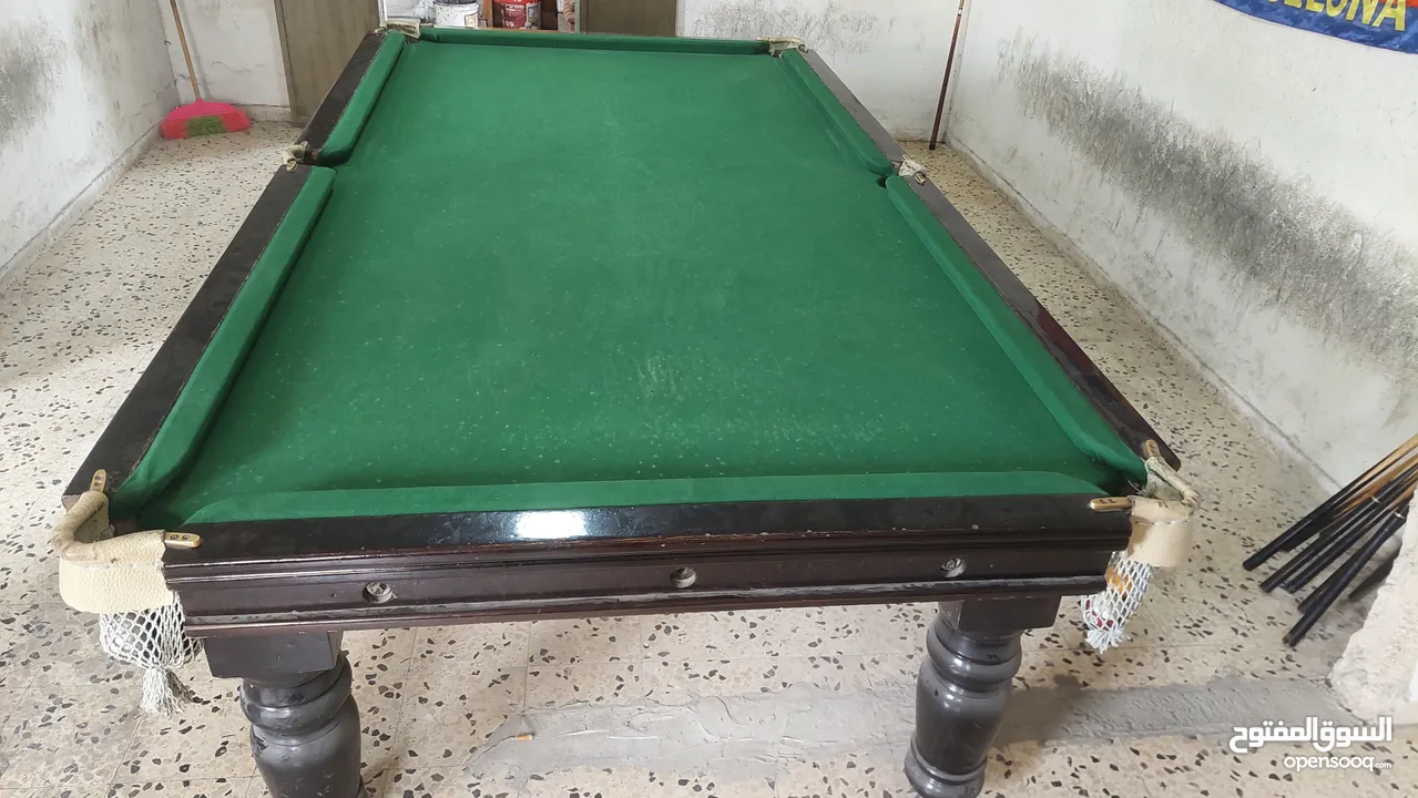طاولة بلياردو نخب مع كامل مستلزماتها
