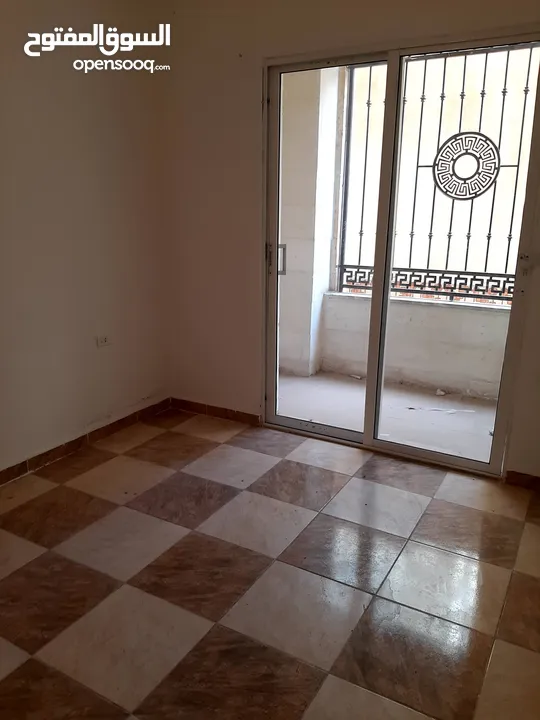 شقة أرضية قرب جامعة اليرموك