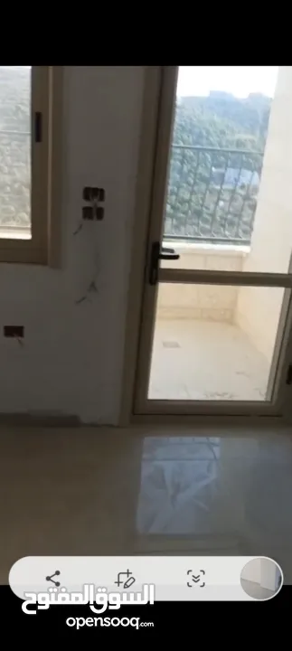 سقق في بيرزيت مساحه 150متر كل شقه دفعه 30 والباقي 60شهر